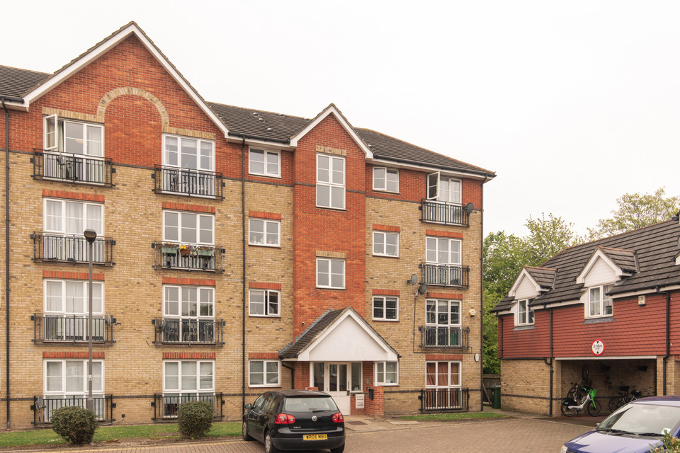 Joseph Hardcastle Close, New Cross, Lewisham SE14 Leasehold purpose built apartment for sale