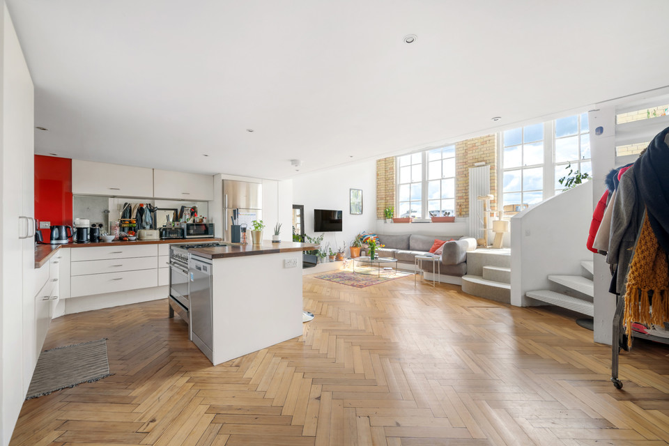 Blackheath Road, Greenwich SE10 Share of Freehold 2 bed conversion